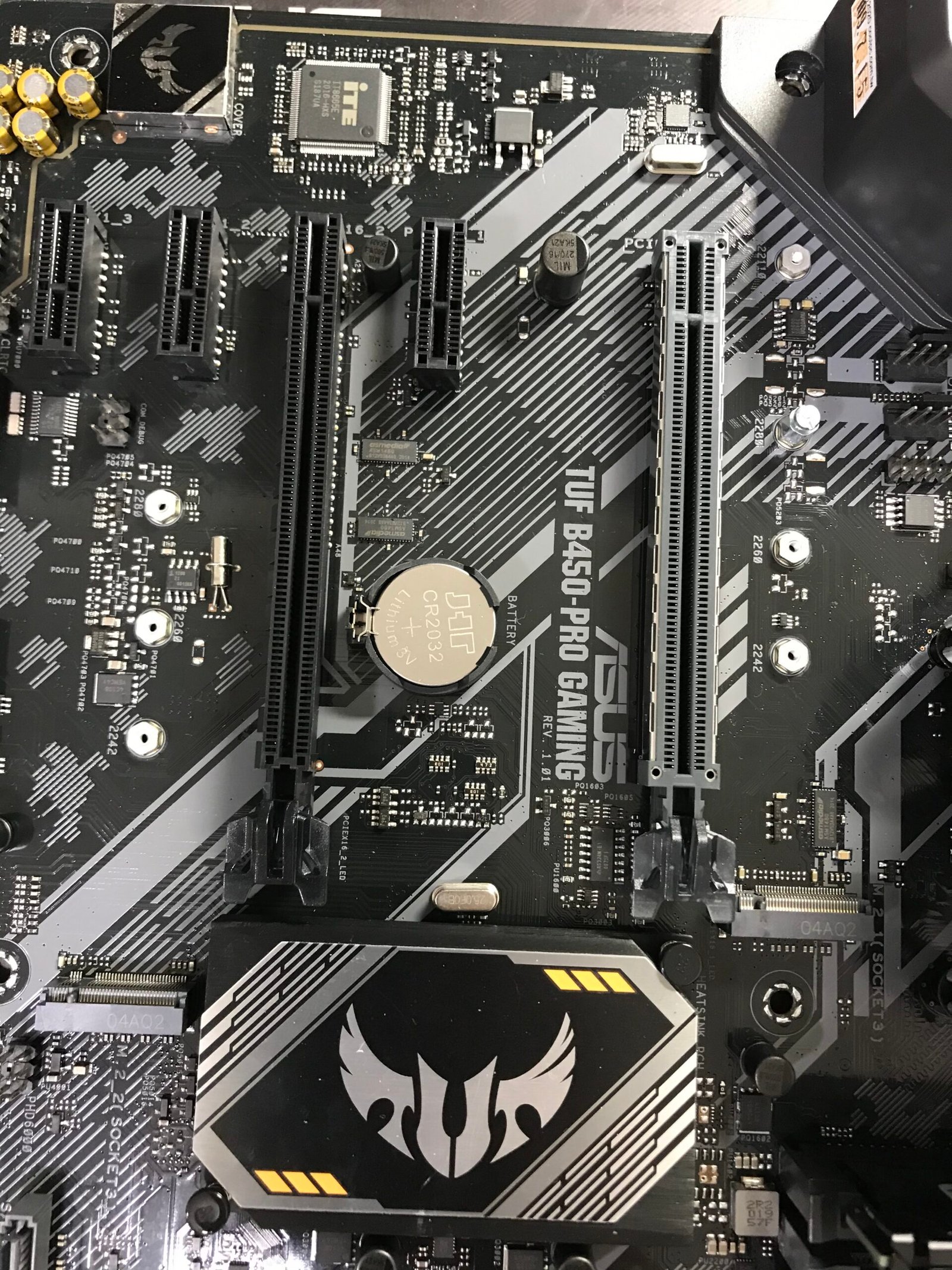 如何組裝自己心目中的電腦26-SSD安裝
