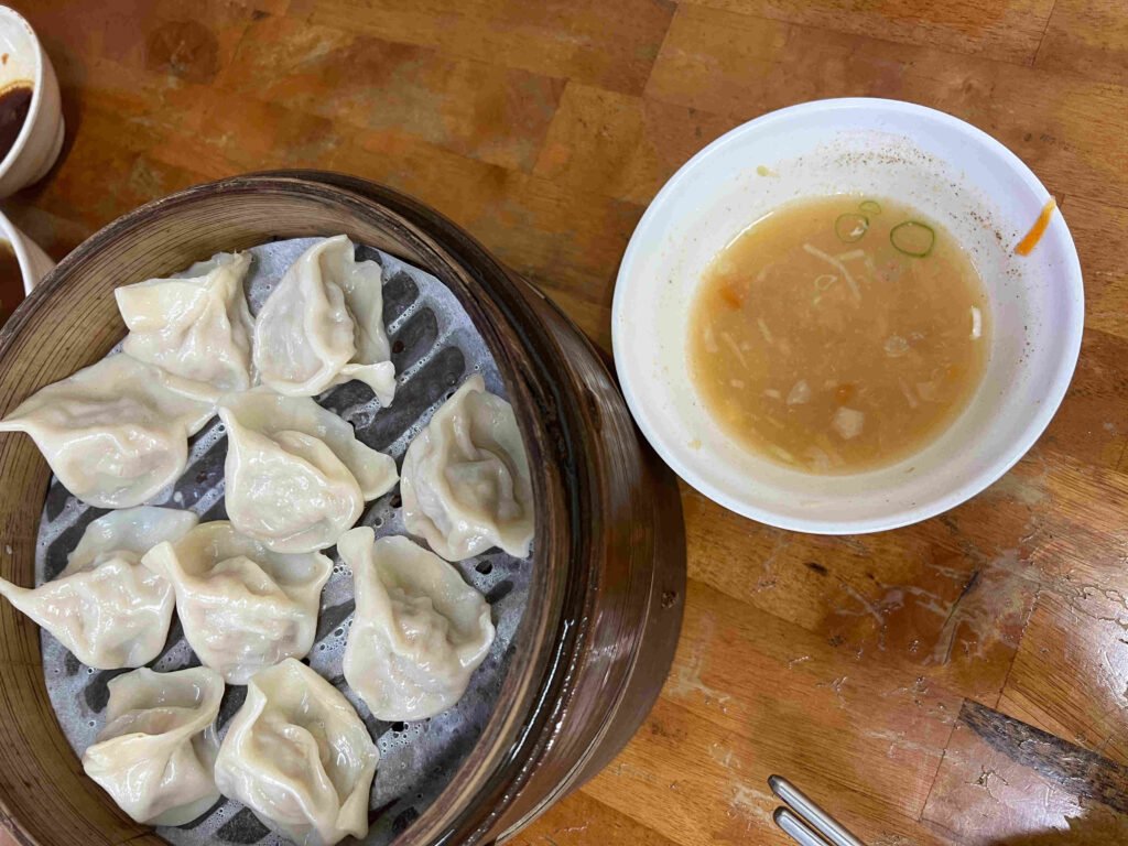 老上海湯包6-餃子和酸辣湯